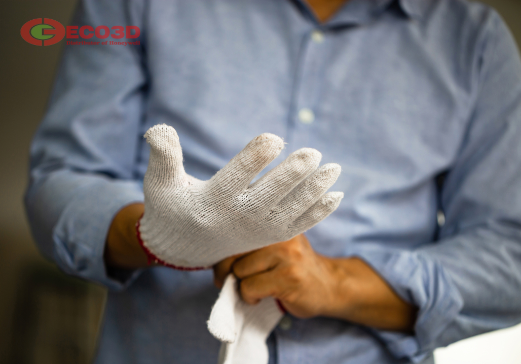 So Sánh Găng Tay Latex Và Nitrile – Đâu Là Lựa Chọn Tối Ưu Cho Môi Trường Hóa Chất?